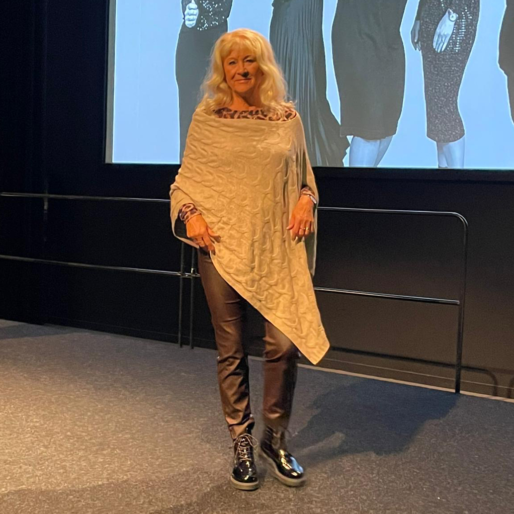 Gunbritt Nyberg, Senioruthyrning, är mannekäng på Seniormässan